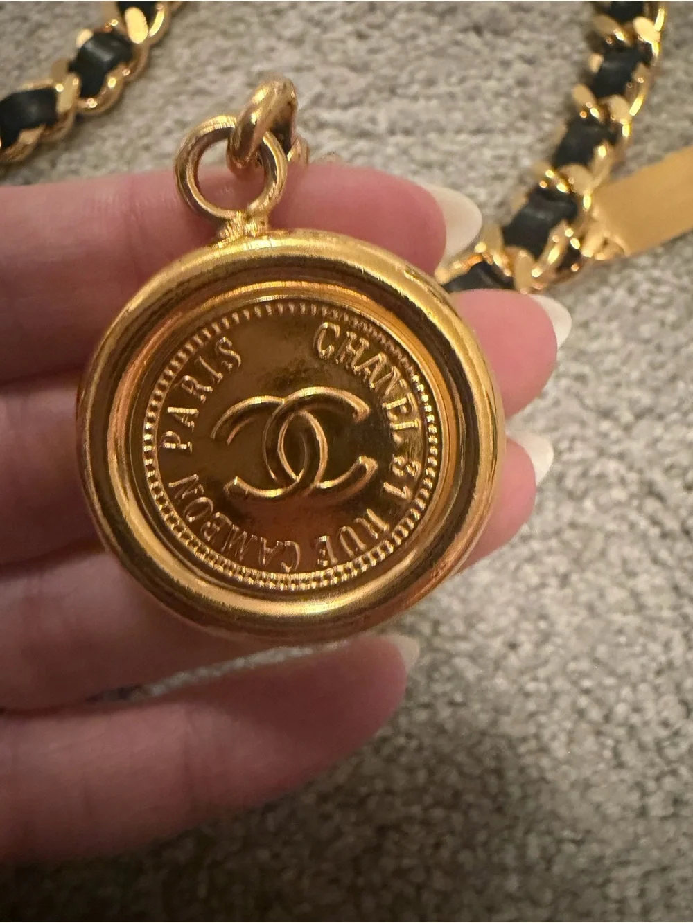 Chanel Vintage 1980s 31 Rue Cambon Medallion Black Leather Gold Chain Belt